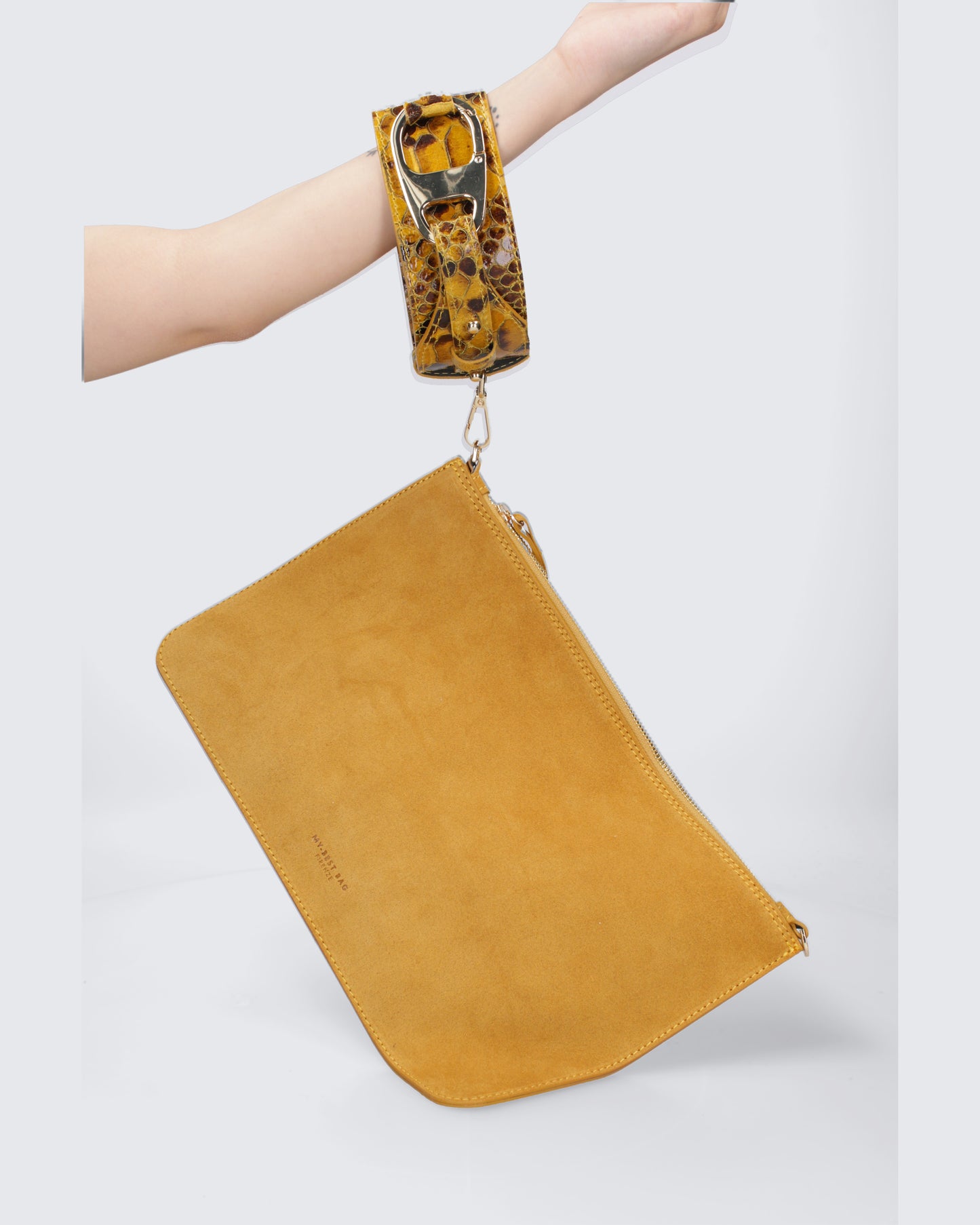 LEATHER POUCH IN YELLOW