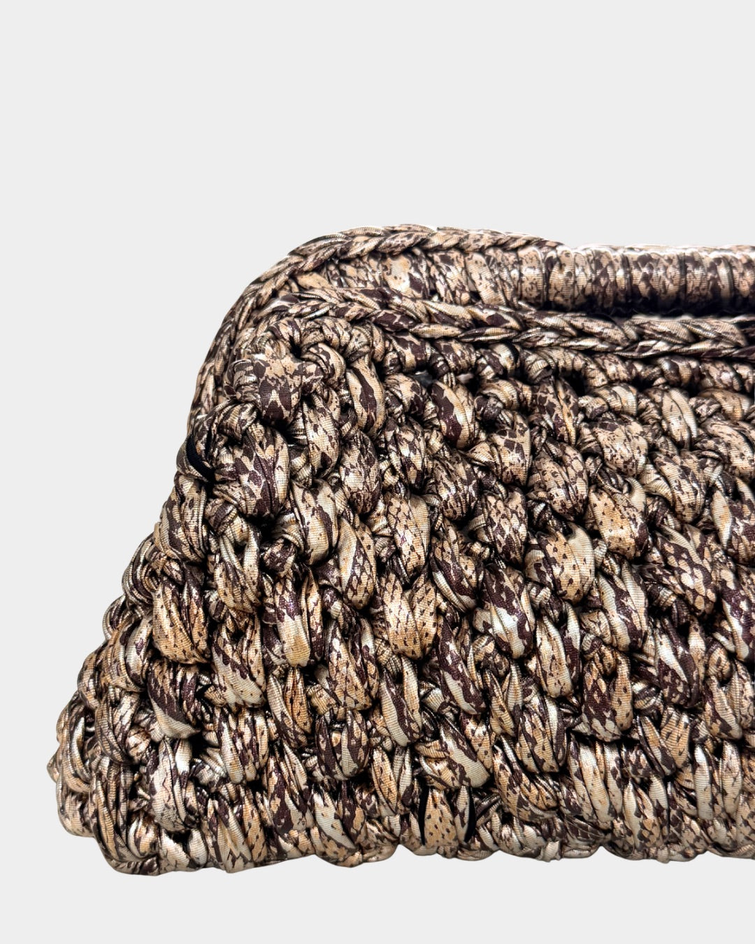 “RECTA” METALLIC HANDMADE CROCHET CLUTCH