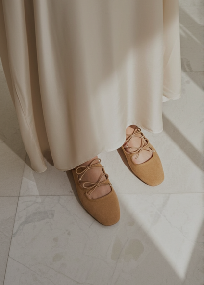 SLIP-ON WITH BOW DETAIL