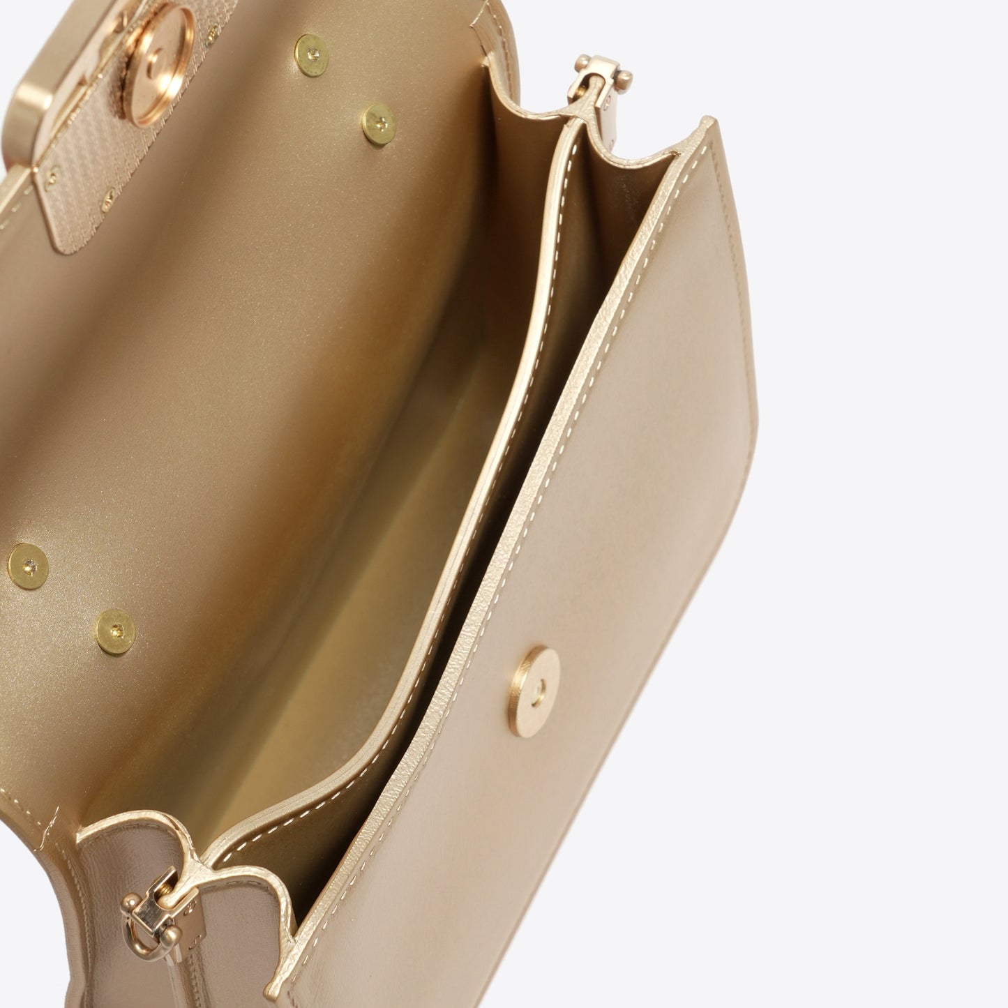 FLAT EAR IN LIGHT GOLD