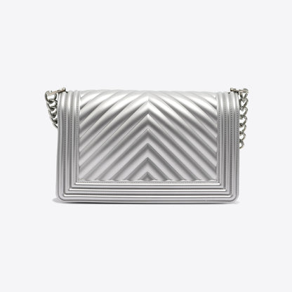 FLAT M IN SILVER