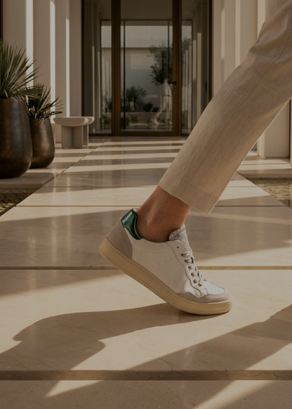 RETRO-STYLE SNEAKER