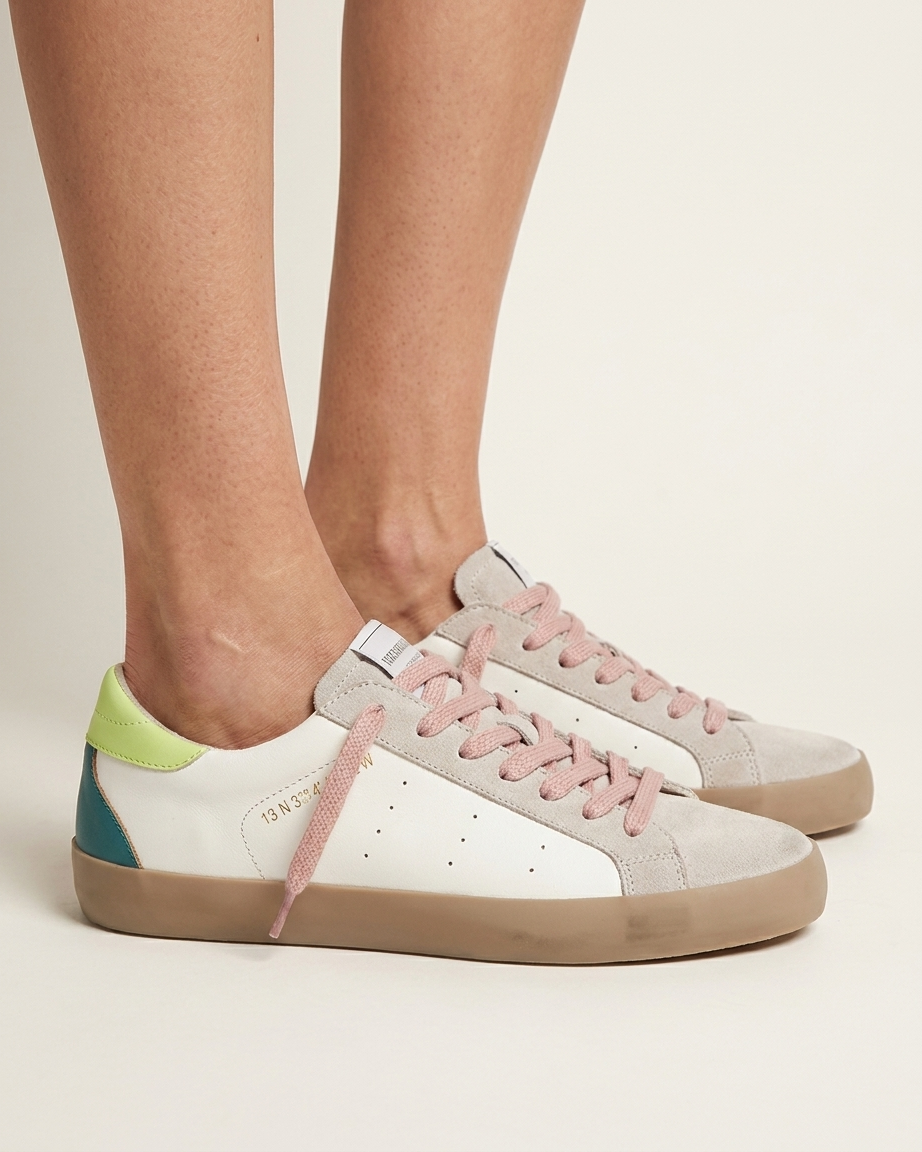 RETRO-STYLE SNEAKER IN WHITE