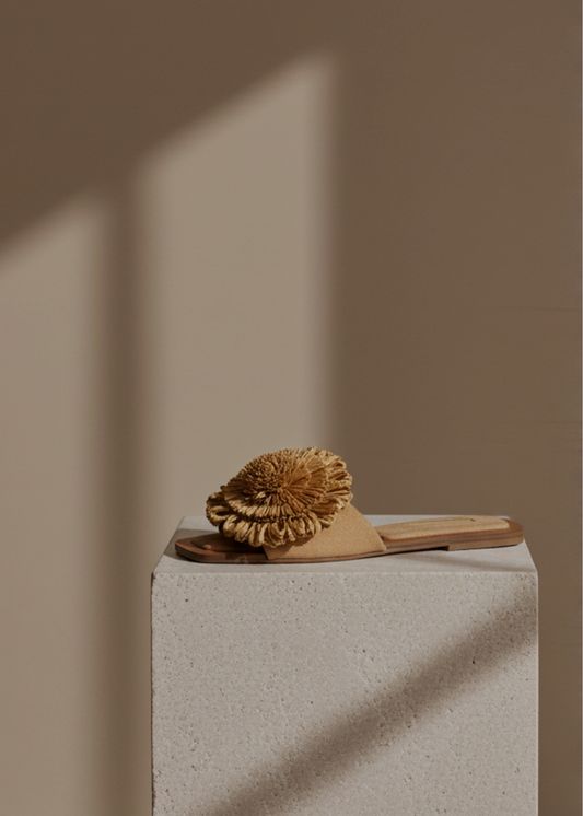 SLIPPER WITH FLOWER DETAIL IN BEIGE